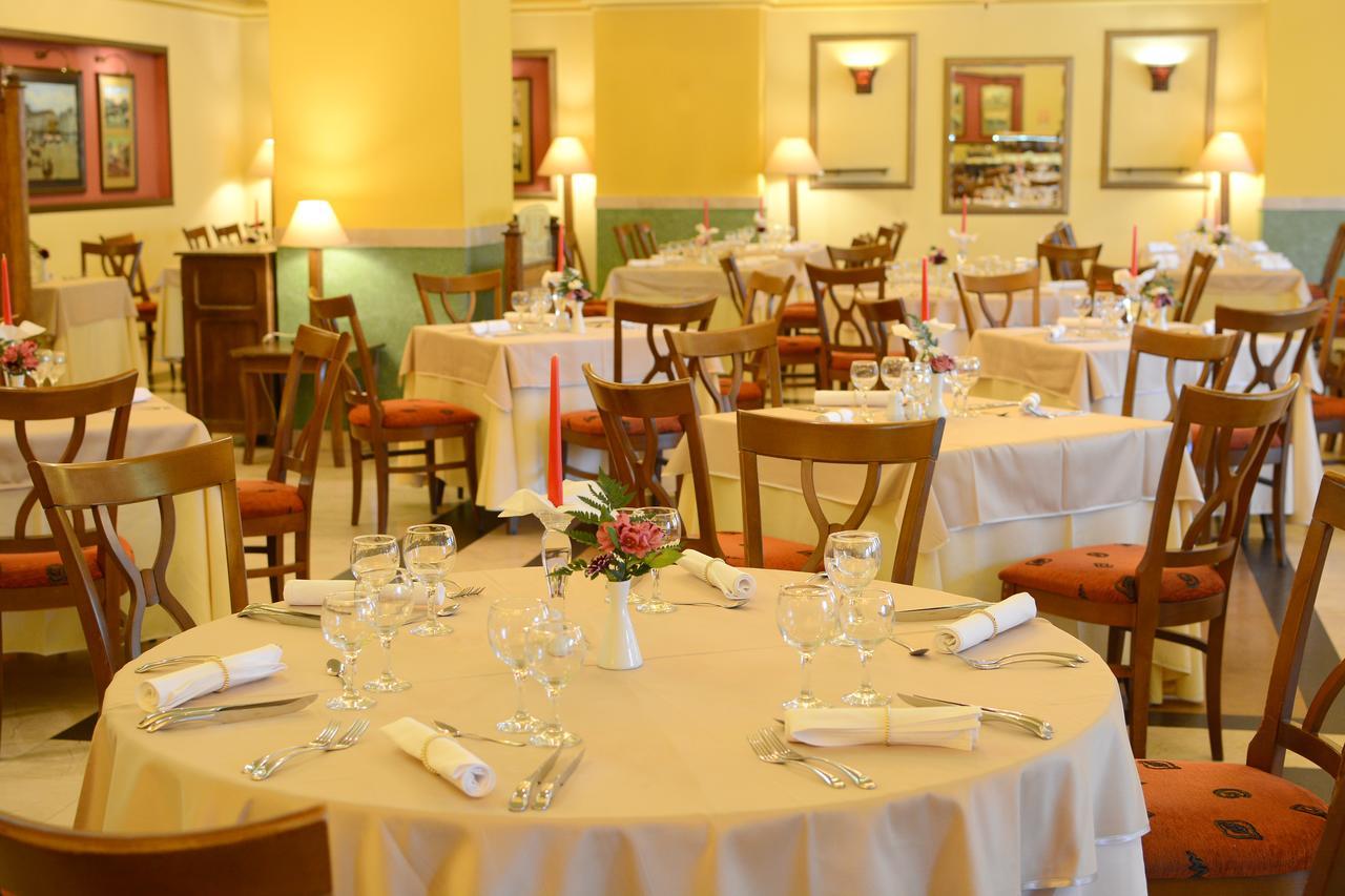 Hotel Central Ploieşti Eksteriør billede